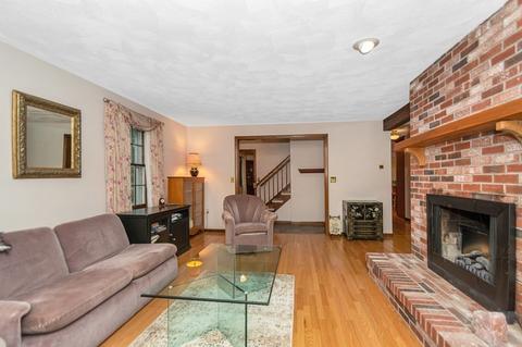 12 Clover Cir, Reading, MA 01867 photo 3