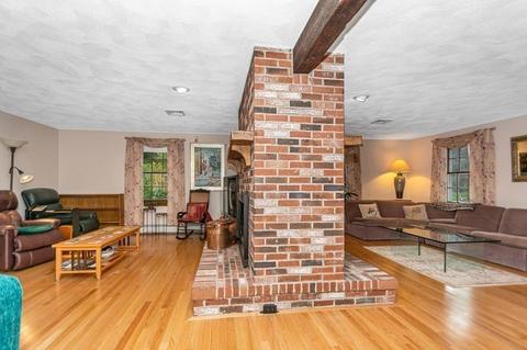 12 Clover Cir, Reading, MA 01867 photo 4