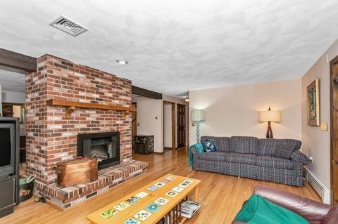 12 Clover Cir, Reading, MA 01867 photo 5