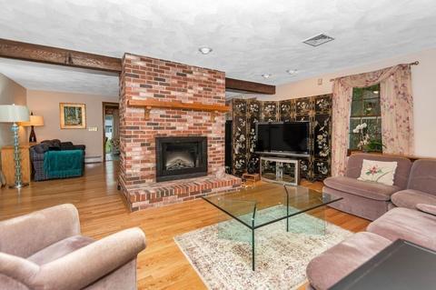 12 Clover Cir, Reading, MA 01867 photo 2