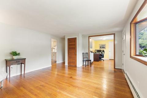 5 Robinson Rd, Beverly, MA 01915 photo 6