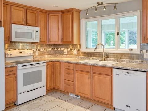 49 Poland St, Webster, MA 01570 photo 9