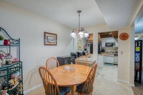 30 Halifax Ct #E, Springfield, MA 01108 photo 6