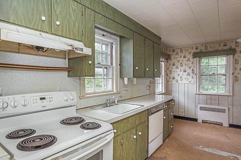 46 Eustis St, Arlington, MA 02476 photo 10