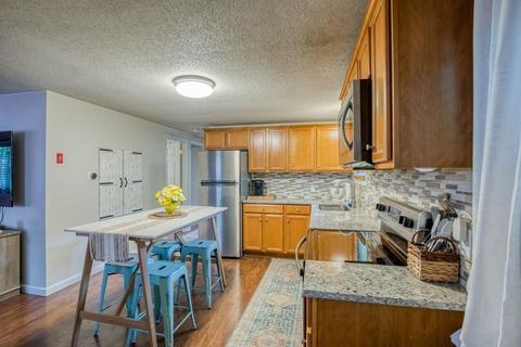 115 Hudson St, Springfield, MA 01118 photo 2