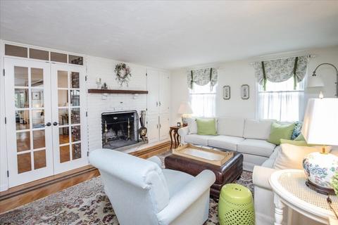 33 Putnam St, Danvers, MA 01923 photo 3