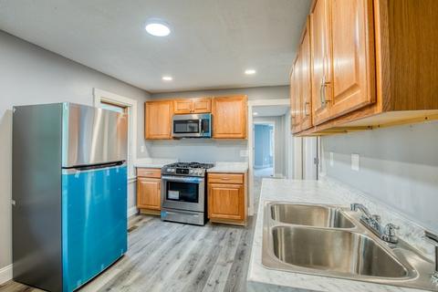 56 James St, Springfield, MA 01105 photo 3