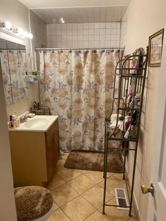14 Richelieu St, Springfield, MA 01105 photo 4