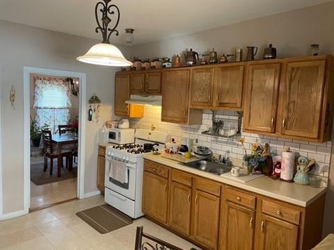 14 Richelieu St, Springfield, MA 01105 photo 2
