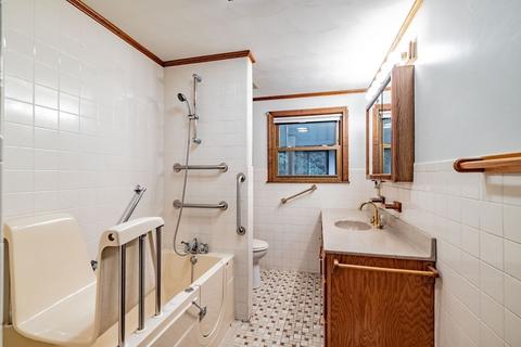 84 Entrybrook Dr, Springfield, MA 01108 photo 10