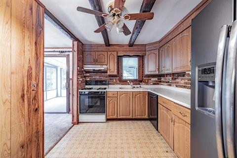 84 Entrybrook Dr, Springfield, MA 01108 photo 3