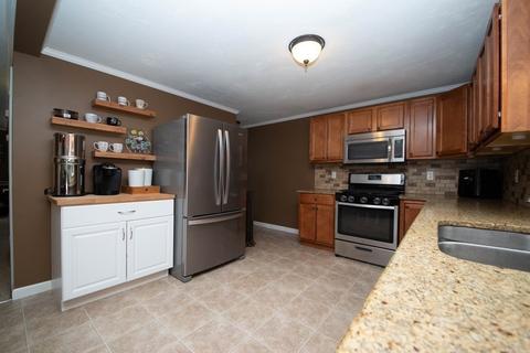 10 Nicholas Dr, Wareham, MA 02571 photo 8