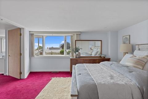 39 Ticehurst Ln, Marblehead, MA 01945 photo 8