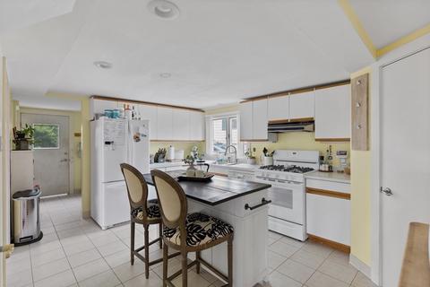 39 Ticehurst Ln, Marblehead, MA 01945 photo 12