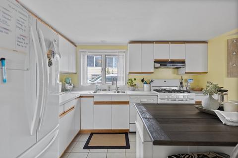 39 Ticehurst Ln, Marblehead, MA 01945 photo 11