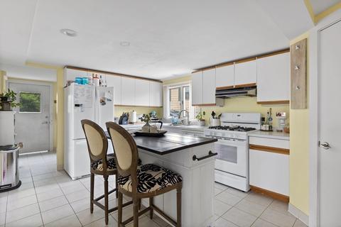 39 Ticehurst Ln, Marblehead, MA 01945 photo 9