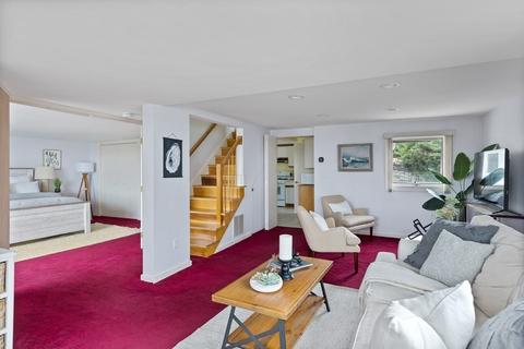 39 Ticehurst Ln, Marblehead, MA 01945 photo 3