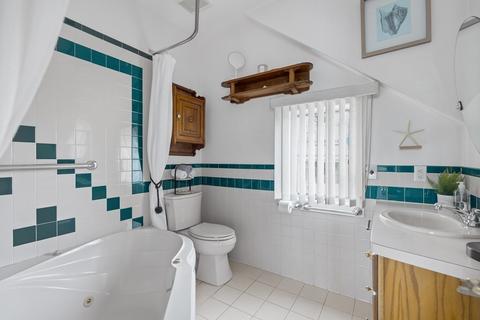 39 Ticehurst Ln, Marblehead, MA 01945 photo 25