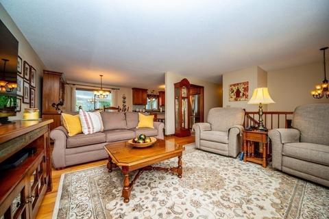 71 Waring St, Fall River, MA 02720 photo 5