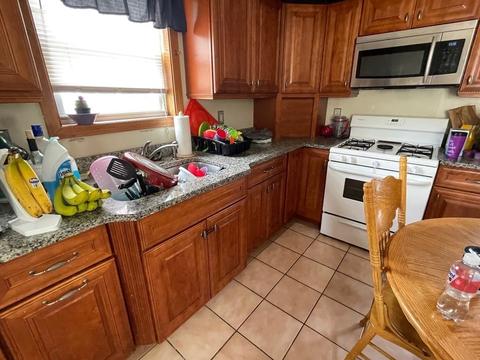 33 Taylor St, Fall River, MA 02720 photo 6