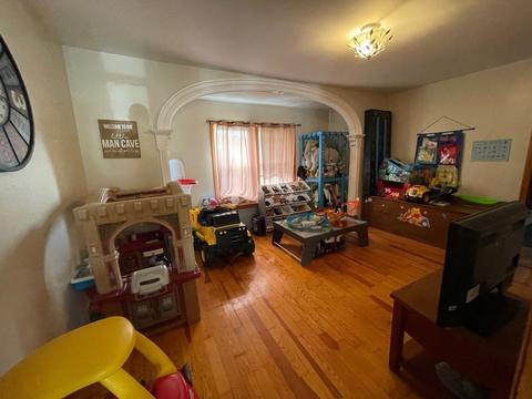 33 Taylor St, Fall River, MA 02720 photo 8