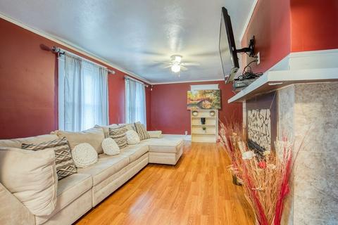 216 Jasper St, Springfield, MA 01109 photo 8