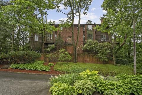 1 Rolleston Rd, Marblehead, MA 01945 photo 1