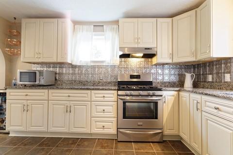 8 Laurel St, Beverly, MA 01915 photo 5