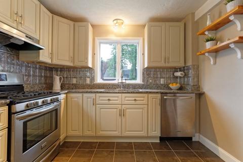 8 Laurel St, Beverly, MA 01915 photo 6