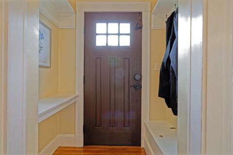 8 Laurel St, Beverly, MA 01915 photo 2