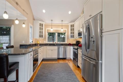 25 May St, Marblehead, MA 01945 photo 9