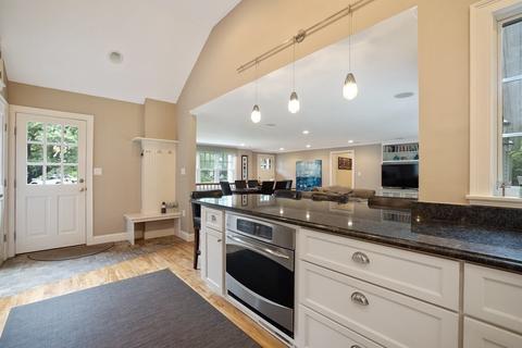 25 May St, Marblehead, MA 01945 photo 11