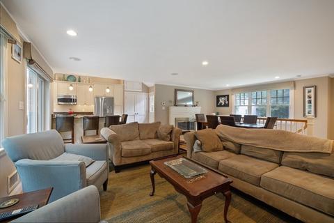 25 May St, Marblehead, MA 01945 photo 3