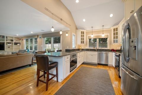 25 May St, Marblehead, MA 01945 photo 7