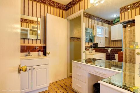 330 Harvard St, Fall River, MA 02720 photo 23