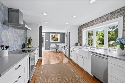 16 Iverson Rd, Beverly, MA 01915 photo 9