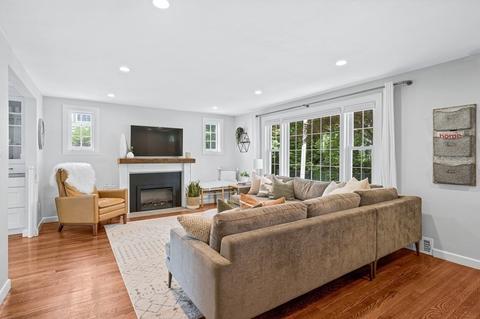 16 Iverson Rd, Beverly, MA 01915 photo 2
