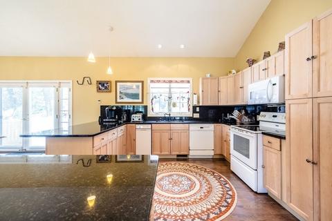 38 Smith St, Chicopee, MA 01020 photo 6