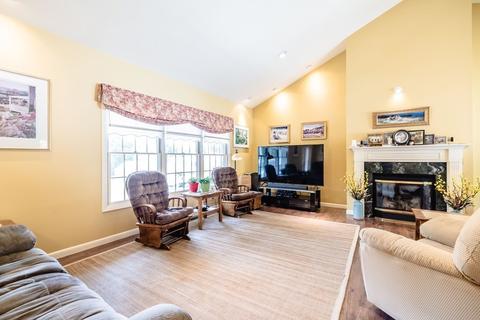 38 Smith St, Chicopee, MA 01020 photo 8