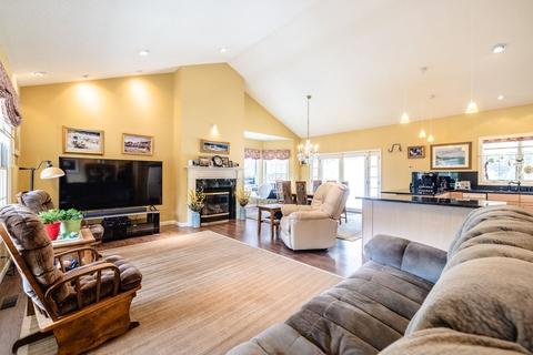 38 Smith St, Chicopee, MA 01020 photo 3