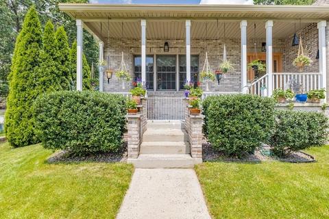 38 Smith St, Chicopee, MA 01020 photo 2