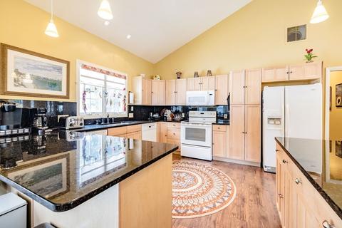 38 Smith St, Chicopee, MA 01020 photo 5