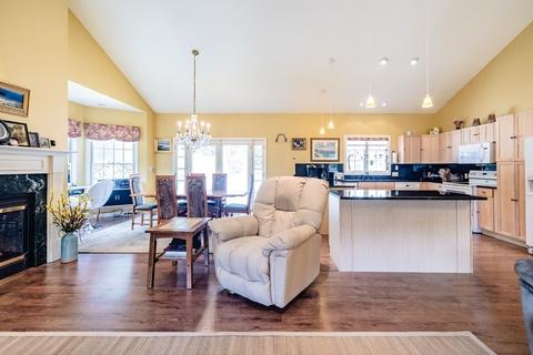 38 Smith St, Chicopee, MA 01020 photo 9