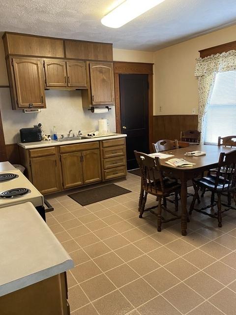 58 Beverly St, Chicopee, MA 01013 photo 3