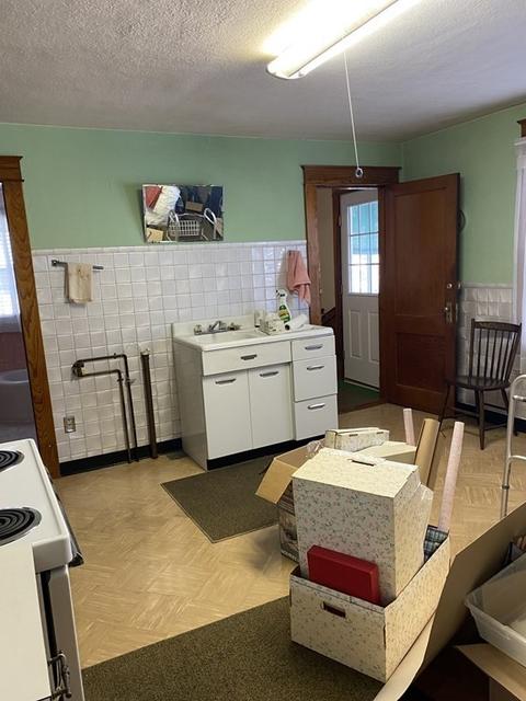 58 Beverly St, Chicopee, MA 01013 photo 13