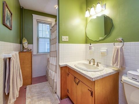 136 Hamilton St, Worcester, MA 01604 photo 13