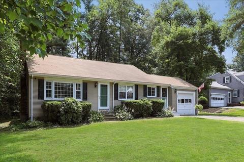 121 Sunset Dr, Raynham, MA 02767 photo 4