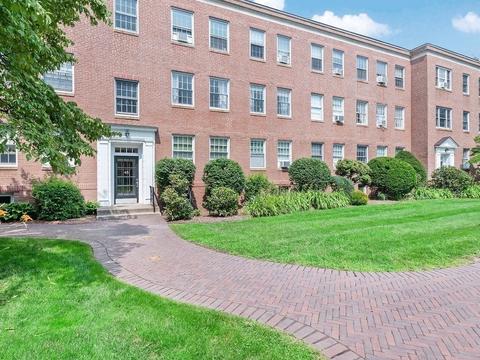 48 Browne St #4, Brookline, MA 02446 photo 1