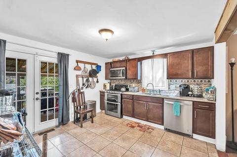 63 Glenmore St, Springfield, MA 01129 photo 9