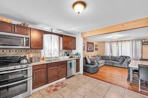 63 Glenmore St, Springfield, MA 01129 photo 10